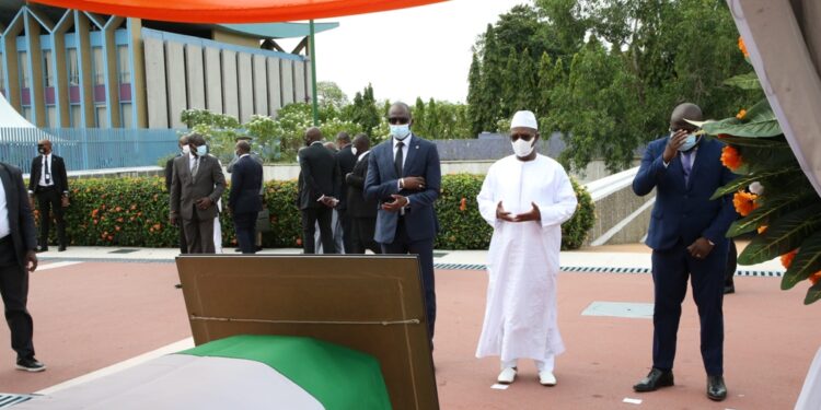 L’album photos de l’hommage de la nation au Premier ministre Hamed Bakayoko le mercredi 17 mars sur l’esplanade de la présidence de la République. Photos : Frat-Mat