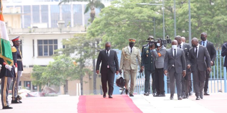 L’album photos de l’hommage de la nation au Premier ministre Hamed Bakayoko le mercredi 17 mars sur l’esplanade de la présidence de la République. Photos : Frat-Mat