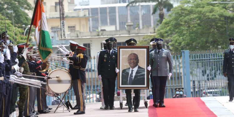 L’album photos de l’hommage de la nation au Premier ministre Hamed Bakayoko le mercredi 17 mars sur l’esplanade de la présidence de la République. Photos : Frat-Mat