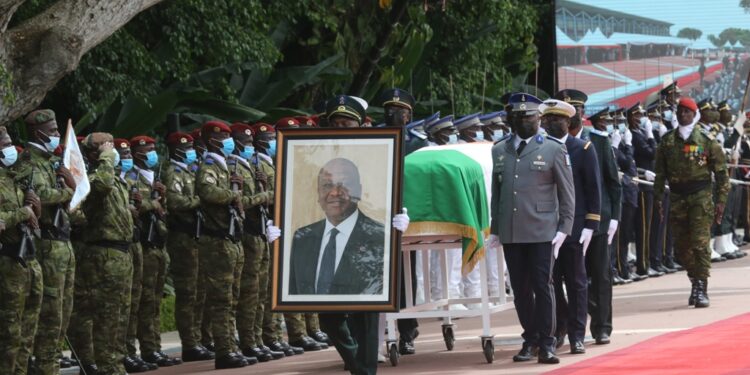 L’album photos de l’hommage de la nation au Premier ministre Hamed Bakayoko le mercredi 17 mars sur l’esplanade de la présidence de la République. Photos : Frat-Mat