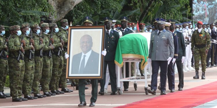 L’album photos de l’hommage de la nation au Premier ministre Hamed Bakayoko le mercredi 17 mars sur l’esplanade de la présidence de la République. Photos : Frat-Mat
