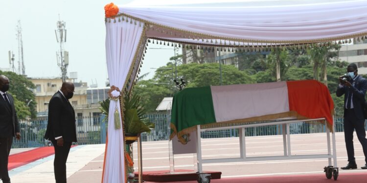 L’album photos de l’hommage de la nation au Premier ministre Hamed Bakayoko le mercredi 17 mars sur l’esplanade de la présidence de la République. Photos : Frat-Mat