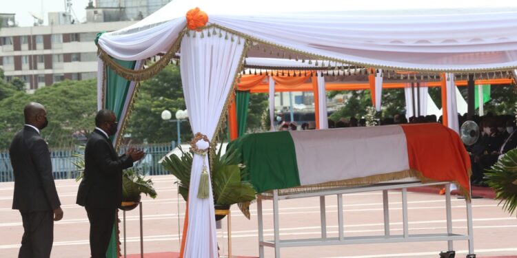 L’album photos de l’hommage de la nation au Premier ministre Hamed Bakayoko le mercredi 17 mars sur l’esplanade de la présidence de la République. Photos : Frat-Mat