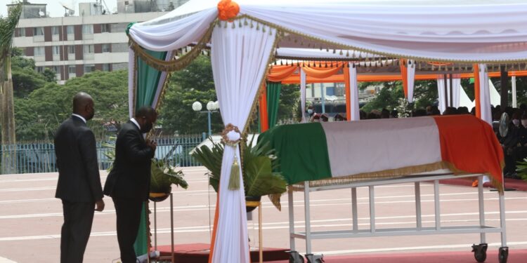 L’album photos de l’hommage de la nation au Premier ministre Hamed Bakayoko le mercredi 17 mars sur l’esplanade de la présidence de la République. Photos : Frat-Mat