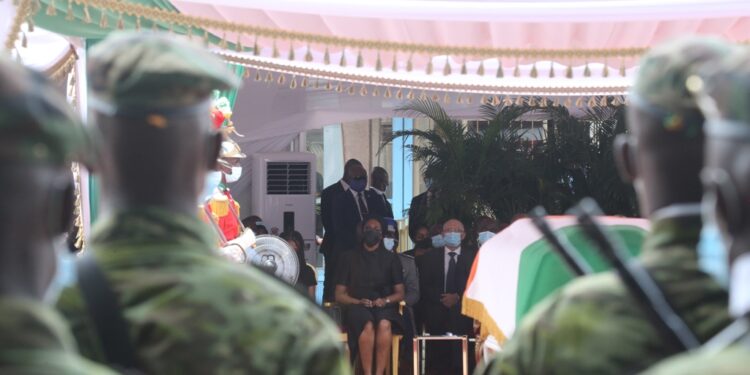 L’album photos de l’hommage de la nation au Premier ministre Hamed Bakayoko le mercredi 17 mars sur l’esplanade de la présidence de la République. Photos : Frat-Mat