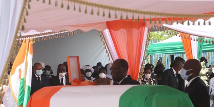 L’album photos de l’hommage de la nation au Premier ministre Hamed Bakayoko le mercredi 17 mars sur l’esplanade de la présidence de la République. Photos : Frat-Mat