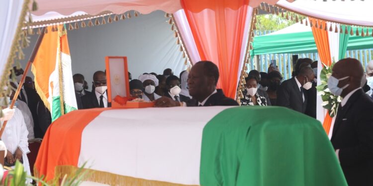 L’album photos de l’hommage de la nation au Premier ministre Hamed Bakayoko le mercredi 17 mars sur l’esplanade de la présidence de la République. Photos : Frat-Mat