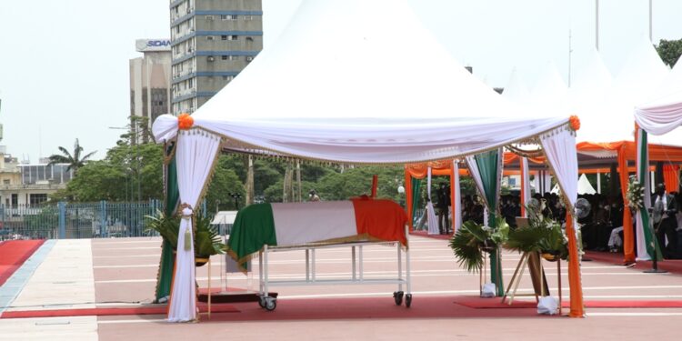 L’album photos de l’hommage de la nation au Premier ministre Hamed Bakayoko le mercredi 17 mars sur l’esplanade de la présidence de la République. Photos : Frat-Mat