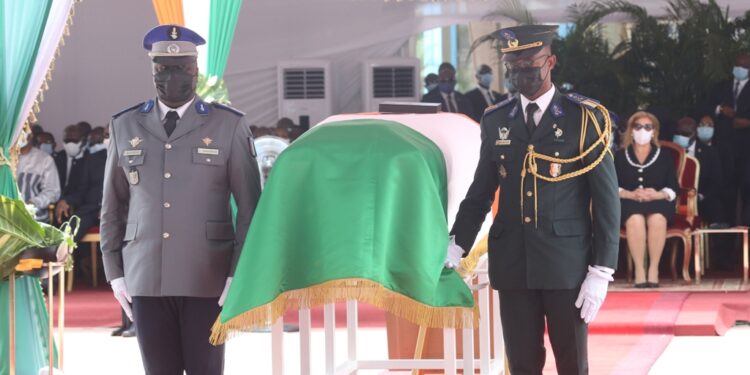 L’album photos de l’hommage de la nation au Premier ministre Hamed Bakayoko le mercredi 17 mars sur l’esplanade de la présidence de la République. Photos : Frat-Mat