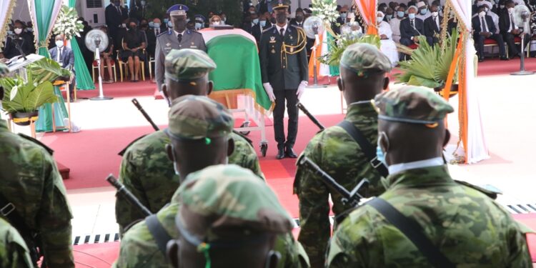 L’album photos de l’hommage de la nation au Premier ministre Hamed Bakayoko le mercredi 17 mars sur l’esplanade de la présidence de la République. Photos : Frat-Mat