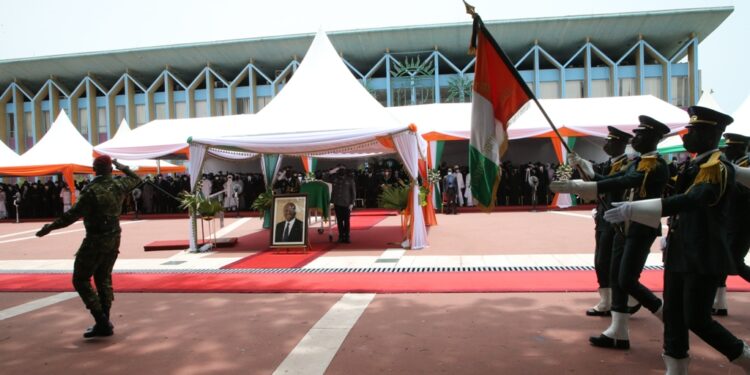 L’album photos de l’hommage de la nation au Premier ministre Hamed Bakayoko le mercredi 17 mars sur l’esplanade de la présidence de la République. Photos : Frat-Mat