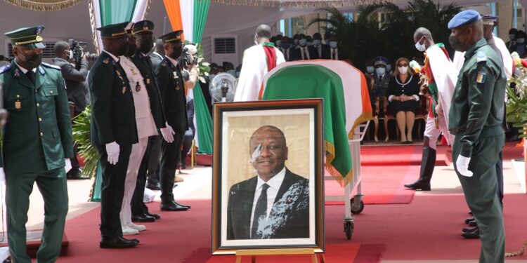 L’album photos de l’hommage de la nation au Premier ministre Hamed Bakayoko le mercredi 17 mars sur l’esplanade de la présidence de la République. Photos : Frat-Mat
