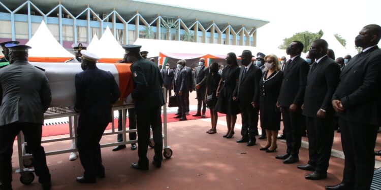 L’album photos de l’hommage de la nation au Premier ministre Hamed Bakayoko le mercredi 17 mars sur l’esplanade de la présidence de la République. Photos : Frat-Mat