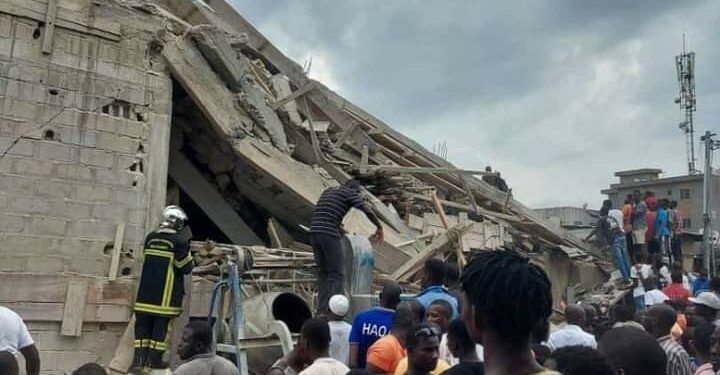 Abidjan : un immeuble s’ecroule à la riviera 2 .