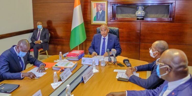 Côte d’Ivoire : le Premier ministre Patrick Achi prend fonction sous le signe de la continuité