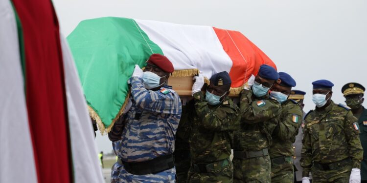Les images de l’arrivée de la dépouille du premier ministre Hamed Bakayoko décédé le 10 mars en Allemagne. Phs: Saint Cyrille