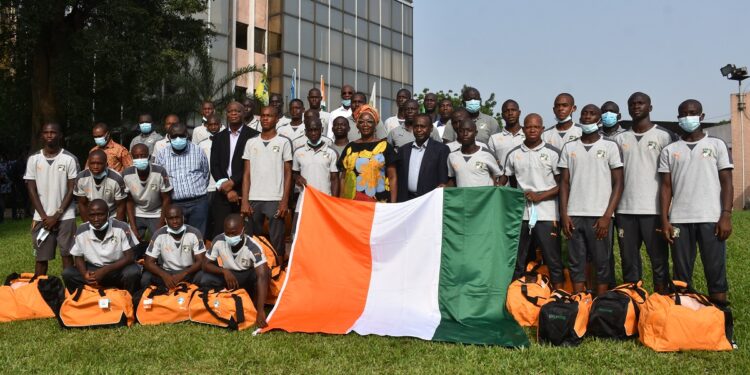 CAN U17 « Maroc 2021 »: Les Eléphanteaux reçoivent le drapeau national avant leur départ