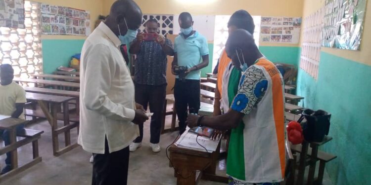 Législatives à Yamoussoukro : Après son vote, voici l’appel du gouverneur Augustin Thiam aux candidats