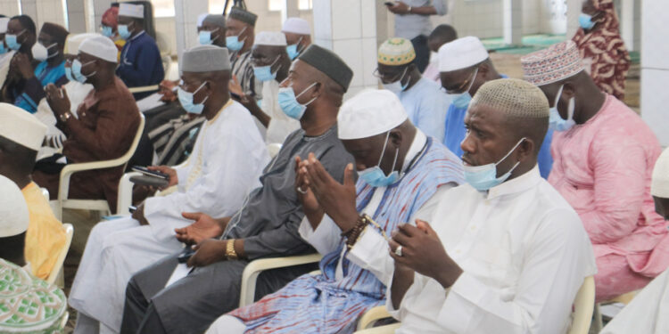 Les images de la remise du don du chef de l’Etat aux Imams, au siège du Cosim à Treicheville le mardi 20 avril (Phs : Dr)