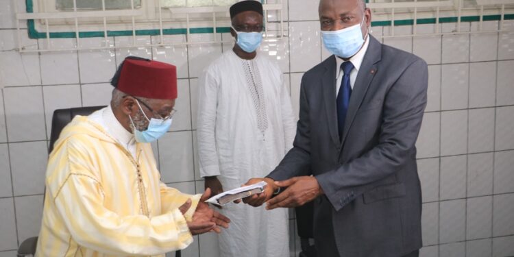 Les images de la remise du don du chef de l’Etat aux Imams, au siège du Cosim à Treicheville le mardi 20 avril (Phs : Dr)