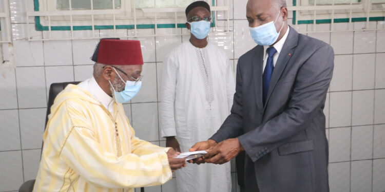 Les images de la remise du don du chef de l’Etat aux Imams, au siège du Cosim à Treicheville le mardi 20 avril (Phs : Dr)