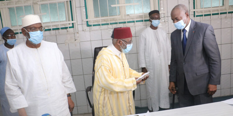 Les images de la remise du don du chef de l’Etat aux Imams, au siège du Cosim à Treicheville le mardi 20 avril (Phs : Dr)