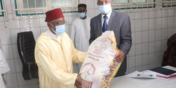 Les images de la remise du don du chef de l’Etat aux Imams, au siège du Cosim à Treicheville le mardi 20 avril (Phs : Dr)