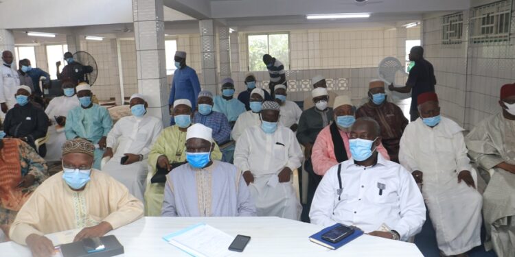 Les images de la remise du don du chef de l’Etat aux Imams, au siège du Cosim à Treicheville le mardi 20 avril (Phs : Dr)