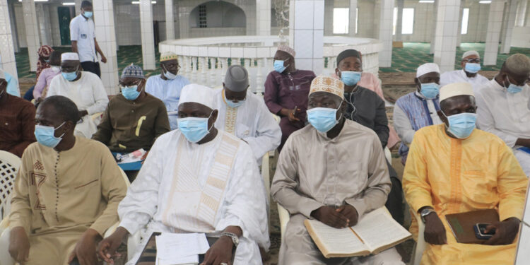 Les images de la remise du don du chef de l’Etat aux Imams, au siège du Cosim à Treicheville le mardi 20 avril (Phs : Dr)