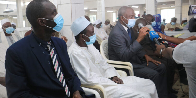 Les images de la remise du don du chef de l’Etat aux Imams, au siège du Cosim à Treicheville le mardi 20 avril (Phs : Dr)