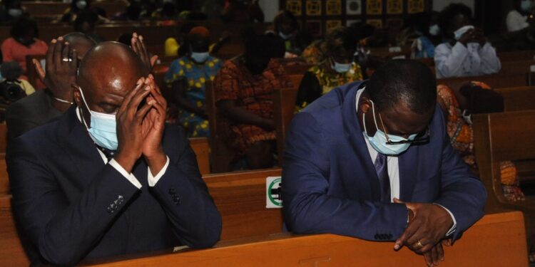 Les photos de la séance de prières demandées par la première dame Dominique Ouattara