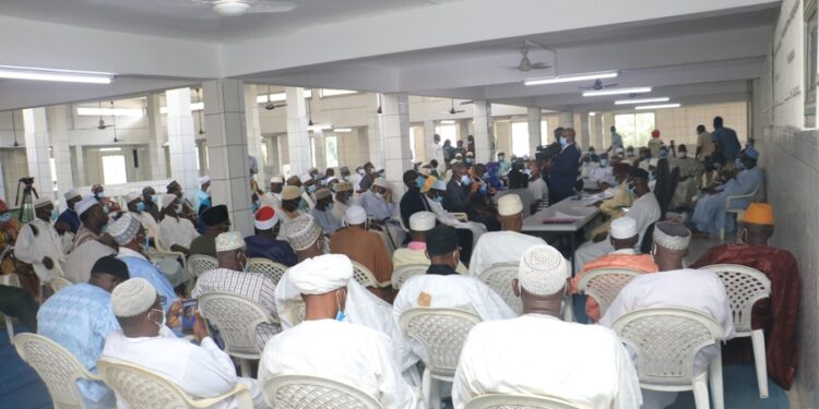 Les images de la remise du don du chef de l’Etat aux Imams, au siège du Cosim à Treicheville le mardi 20 avril (Phs : Dr)