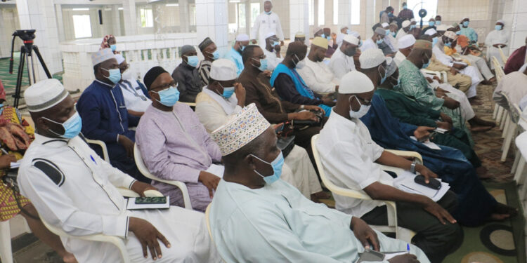 Les images de la remise du don du chef de l’Etat aux Imams, au siège du Cosim à Treicheville le mardi 20 avril (Phs : Dr)