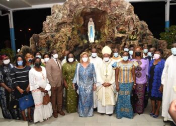 Côte d&rsquo;Ivoire : La Première Dame Dominique Ouattara prie pour la paix et la santé