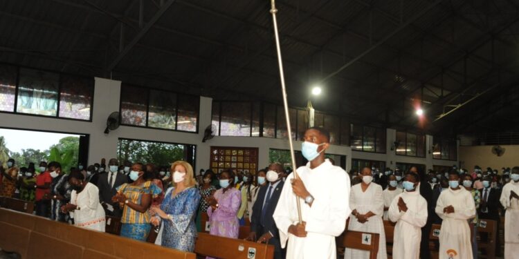 Les photos de la séance de prières demandées par la première dame Dominique Ouattara
