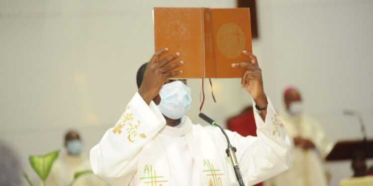 Les photos de la séance de prières demandées par la première dame Dominique Ouattara