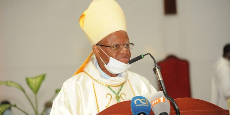 Les photos de la séance de prières demandées par la première dame Dominique Ouattara