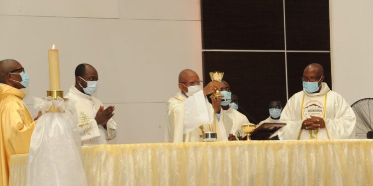 Les photos de la séance de prières demandées par la première dame Dominique Ouattara