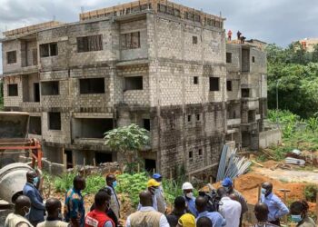 Côte d’Ivoire: le Ministre Bouaké Fofana promet de détruire des bâtisses sur des sites inondables.