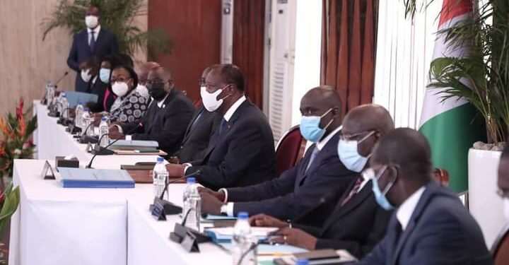 Côte d’Ivoire : Les ministres se mettent au service de la République en signant une charte d’éthique