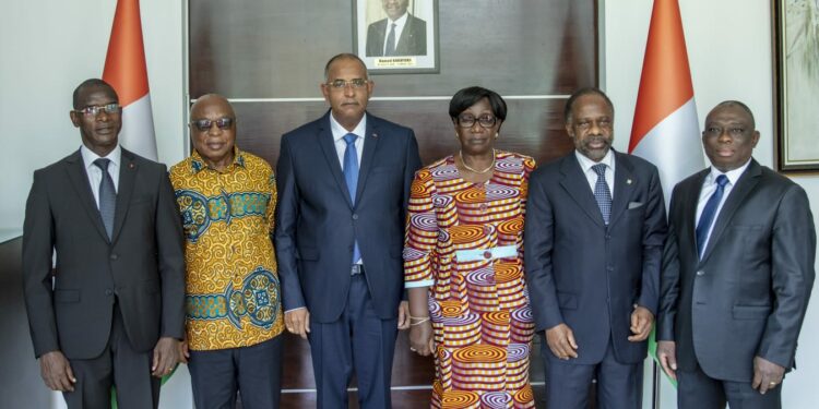 Réconciliation : le Premier Ministre Patrick Achi échange avec des émissaires de l&rsquo;ex-Président Laurent Gbagbo sur les modalités de son retour