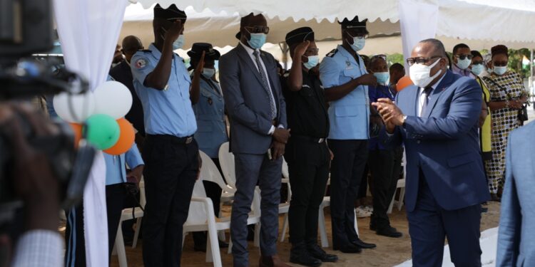 Sortie de la 43e promotion des élèves commissaires de Police vendredi 16 avril à l’école de Police à Abidjan. Photos Saint Cyrille