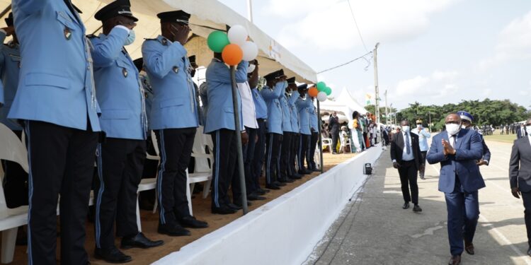 Sortie de la 43e promotion des élèves commissaires de Police vendredi 16 avril à l’école de Police à Abidjan. Photos Saint Cyrille