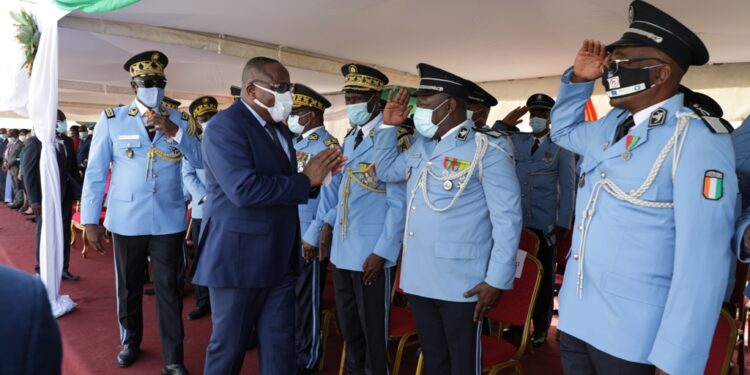 Sortie de la 43e promotion des élèves commissaires de Police vendredi 16 avril à l’école de Police à Abidjan. Photos Saint Cyrille
