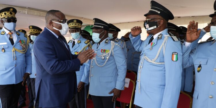 Sortie de la 43e promotion des élèves commissaires de Police vendredi 16 avril à l’école de Police à Abidjan. Photos Saint Cyrille