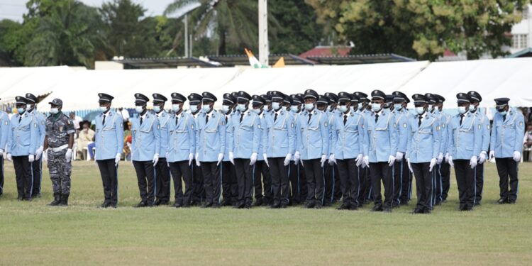 Sortie de la 43e promotion des élèves commissaires de Police vendredi 16 avril à l’école de Police à Abidjan. Photos Saint Cyrille