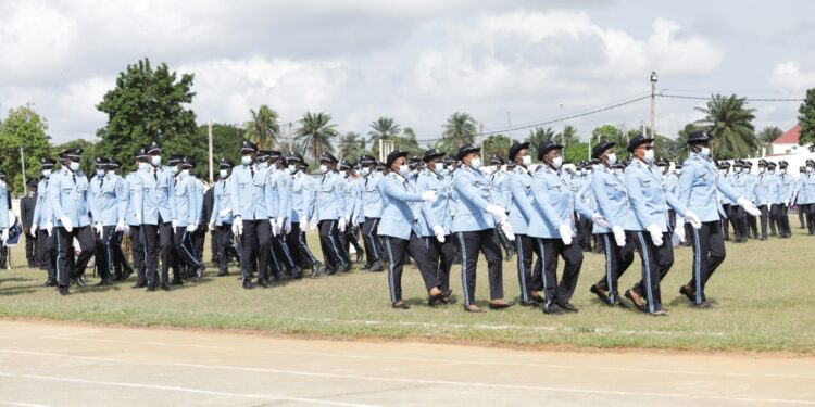 Sortie de la 43e promotion des élèves commissaires de Police vendredi 16 avril à l’école de Police à Abidjan. Photos Saint Cyrille