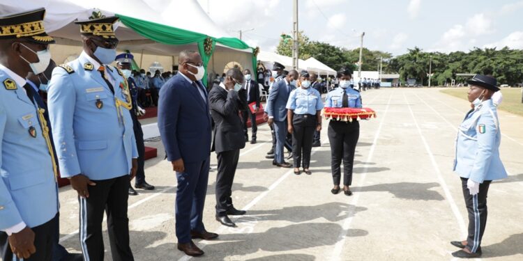 Sortie de la 43e promotion des élèves commissaires de Police vendredi 16 avril à l’école de Police à Abidjan. Photos Saint Cyrille