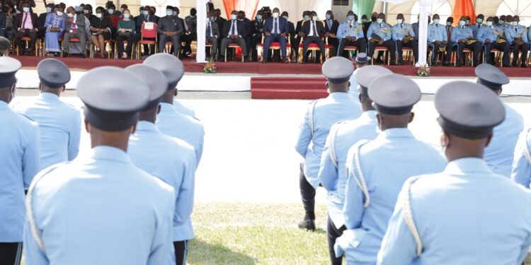 Sortie de la 43e promotion des élèves commissaires de Police vendredi 16 avril à l’école de Police à Abidjan. Photos Saint Cyrille