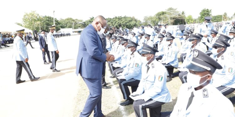Sortie de la 43e promotion des élèves commissaires de Police vendredi 16 avril à l’école de Police à Abidjan. Photos Saint Cyrille